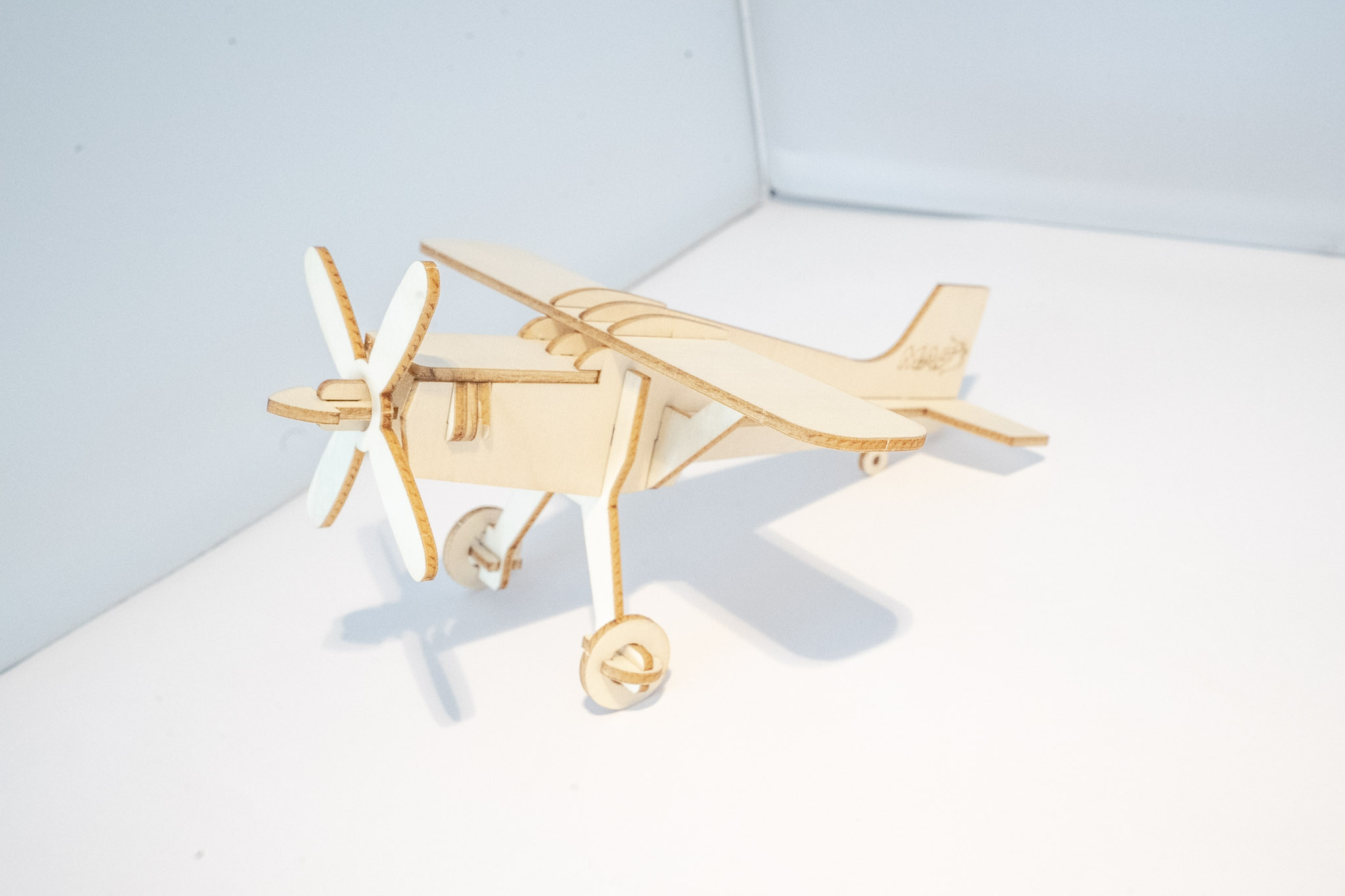 MAF-vliegtuig van hout